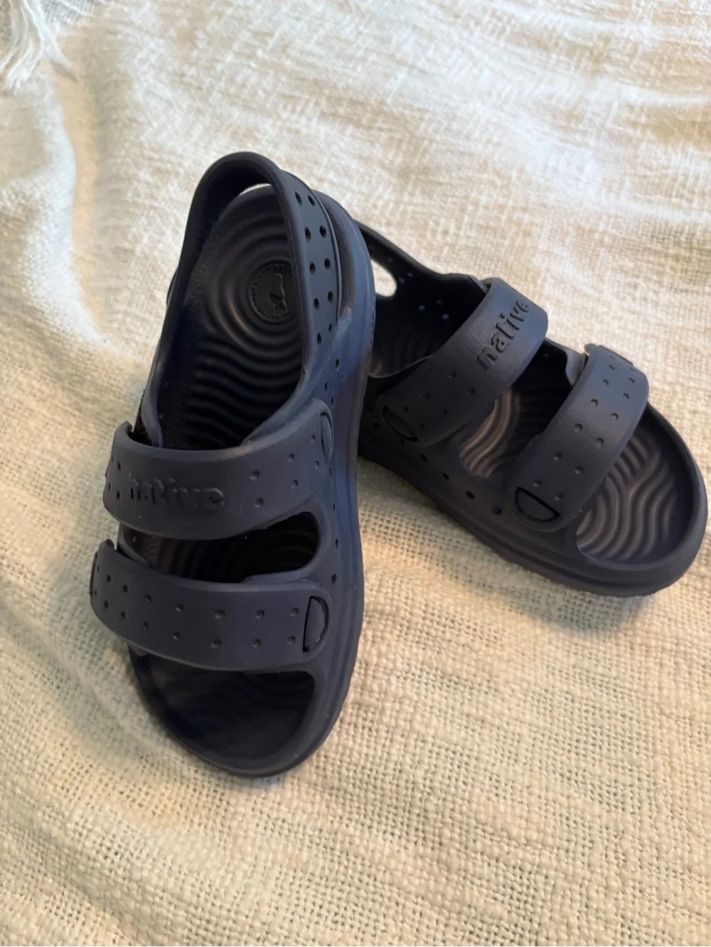Native Jefferson Kids Sandals - Navy size 10